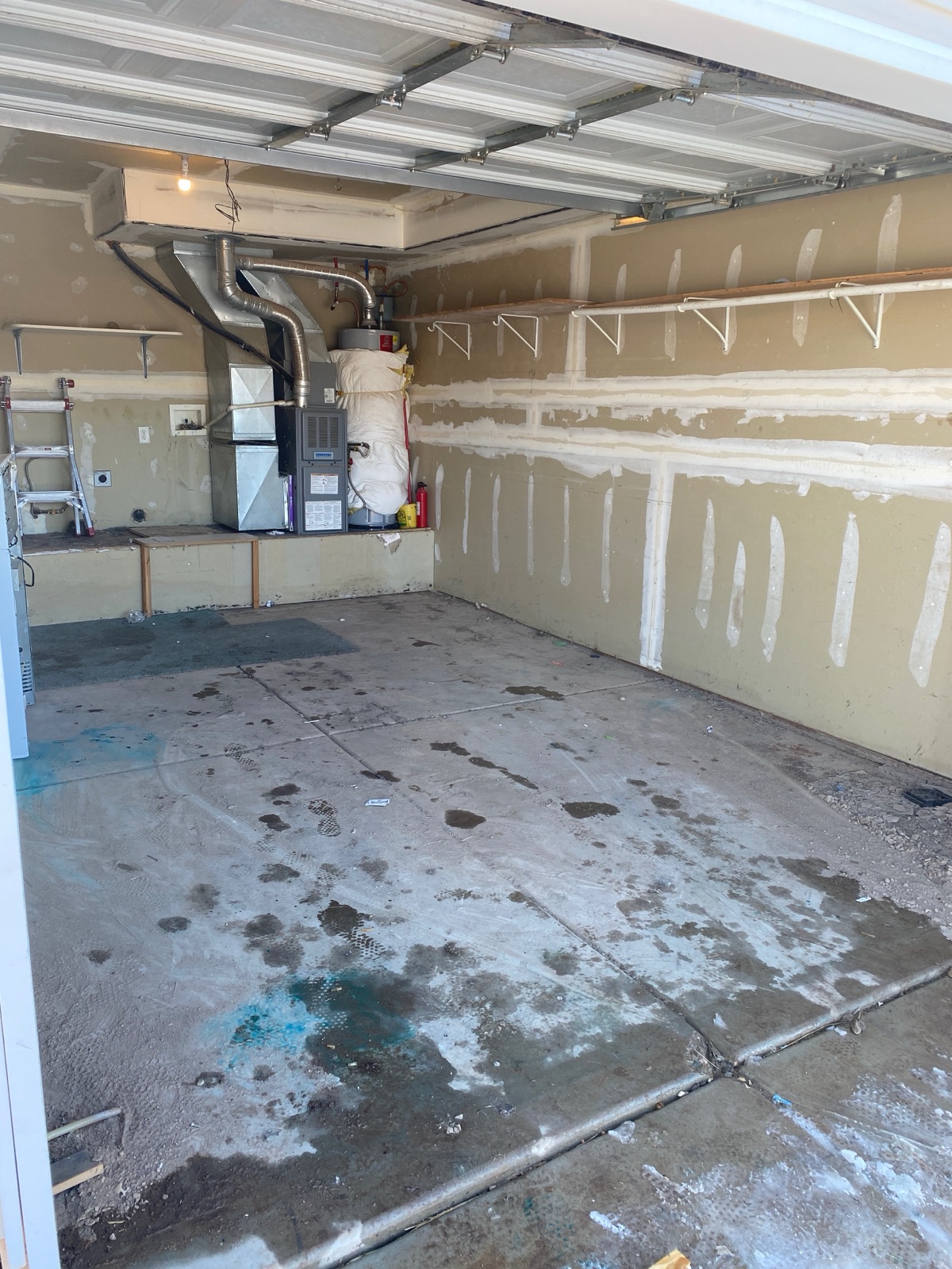 Same garage completely empty and swept after cleanout